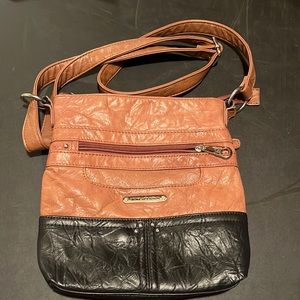 🌻 Stone Mountain crossbody bag.